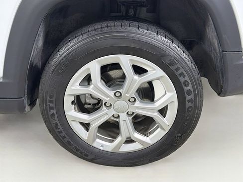 Used 2024 Jeep Compass Latitude image 30