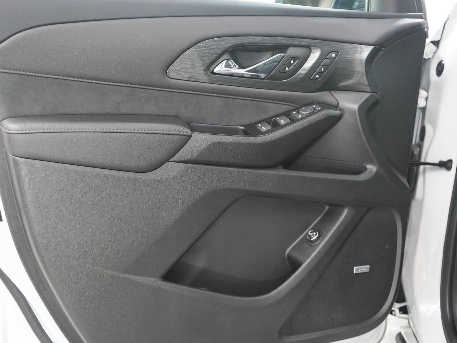 Used 2023 Chevrolet Traverse High Country w/ LPO, Floor Liner Package AWD/4WD image 20