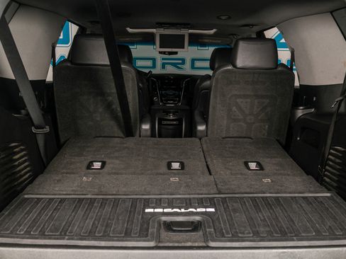 Used 2018 Cadillac Escalade Premium Luxury image 30