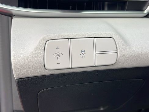 New 2025 Hyundai Elantra Limited image 25