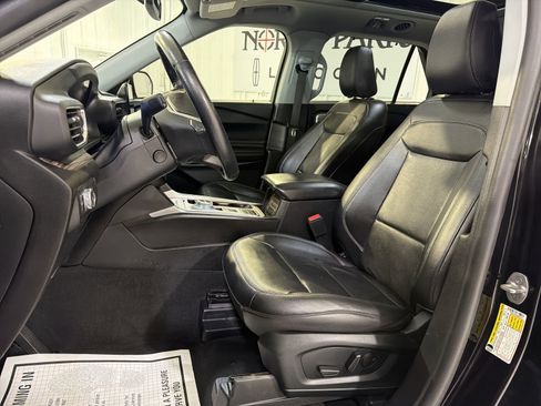 Used 2022 Ford Explorer Limited w/ Equipment Group 301A RWD image 10