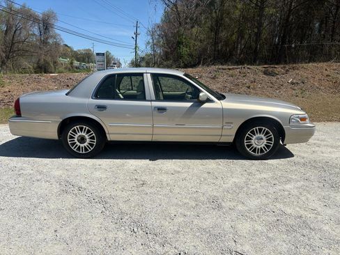 Used 2009 Mercury Grand Marquis LS RWD image 2