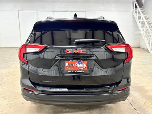 Used 2024 GMC Terrain SLE w/ Driver Convenience Package FWD image 6