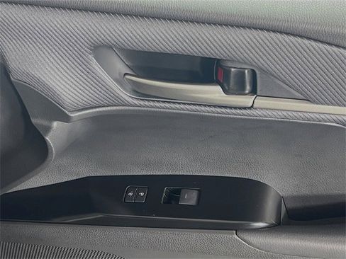 Used 2025 Toyota Camry SE image 31