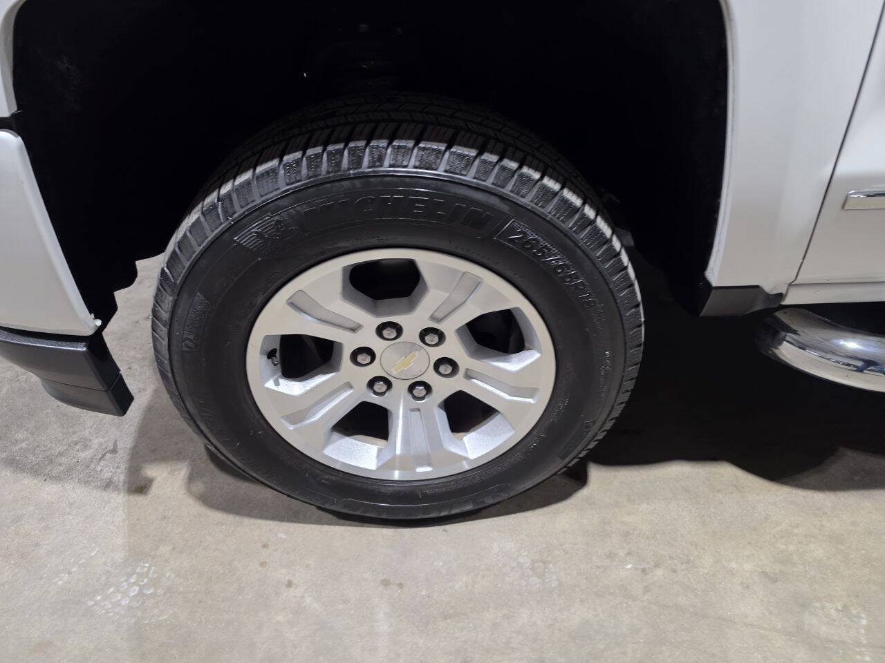 Used 2017 Chevrolet Silverado 1500 LTZ Z71 AWD/4WD image 28