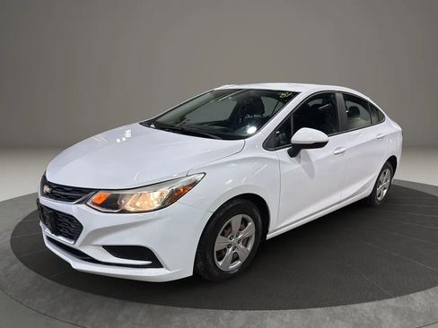 Used 2018 Chevrolet Cruze LS image 1