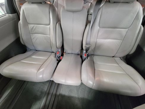 Used 2015 Toyota Sienna XLE FWD image 23