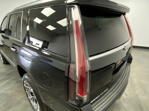Used 2017 Cadillac Escalade Platinum AWD/4WD image 13