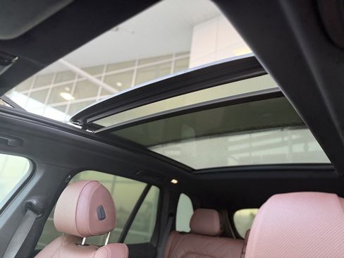 Used 2024 BMW X5 sDrive40i w/ Premium Package image 12