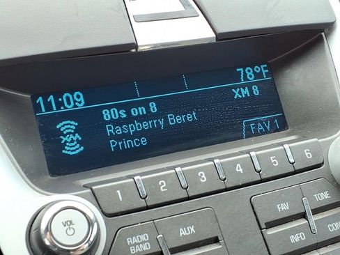Used 2010 Chevrolet Equinox LS FWD image 17