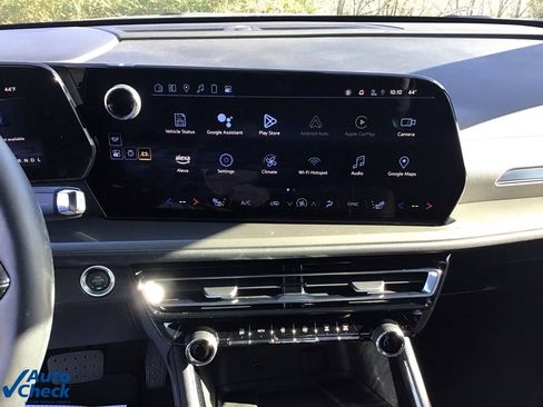 Used 2024 Chevrolet Traverse LT image 39