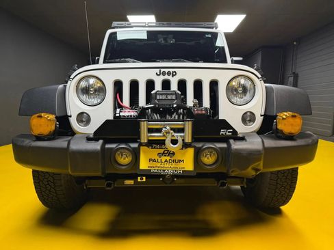 Used 2018 Jeep Wrangler Unlimited Sport S AWD/4WD image 2