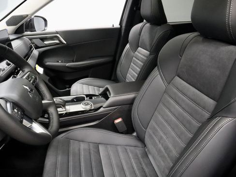 New 2026 Mitsubishi Outlander SE image 16