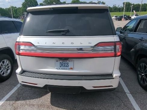 Used 2018 Lincoln Navigator Reserve w/ Technology Package AWD/4WD image 8