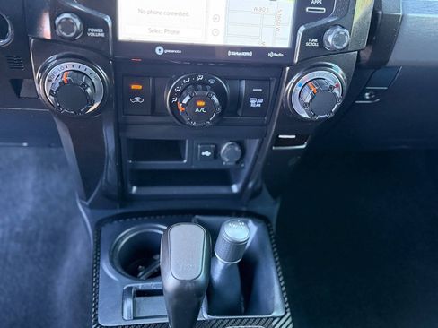 Used 2022 Toyota 4Runner TRD Off-Road Premium AWD/4WD image 23
