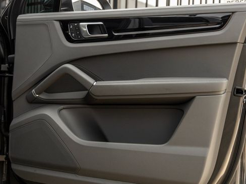 Used 2023 Porsche Cayenne image 42