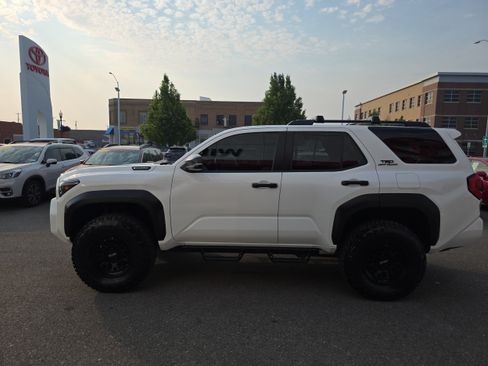 Used 2025 Toyota 4Runner TRD Off-Road AWD/4WD image 6