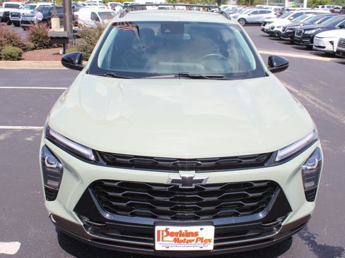 Used 2025 Chevrolet Trax ACTIV w/ Driver Confidence Package FWD image 3