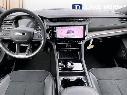 New 2026 Jeep Grand Cherokee Altitude AWD/4WD image 10