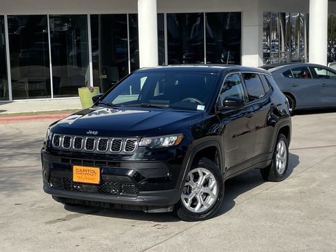 Used 2024 Jeep Compass Sport image 8