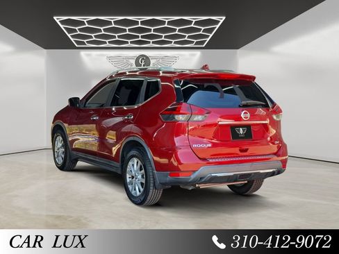 Used 2018 Nissan Rogue SV image 3