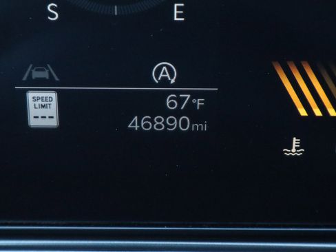 Used 2024 Kia Sorento S image 32