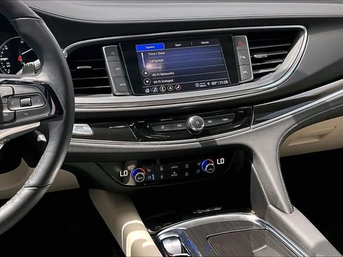 Used 2024 Buick Enclave Premium AWD/4WD image 7