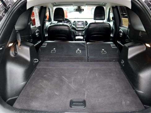 Used 2019 Jeep Cherokee Trailhawk image 50