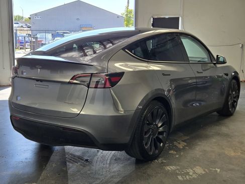 Used 2024 Tesla Model Y Performance AWD/4WD image 4