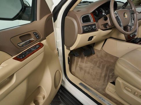 Used 2010 Chevrolet Suburban LTZ AWD/4WD image 17