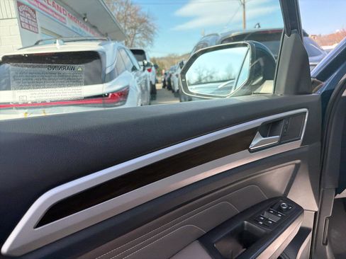 Used 2022 Volkswagen Atlas SE w/ Panoramic Sunroof Package image 17