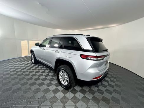 New 2025 Jeep Grand Cherokee Laredo w/ Luxury Tech Group I image 6