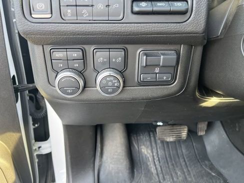 Used 2021 GMC Yukon Denali w/ Denali Ultimate Package AWD/4WD image 31