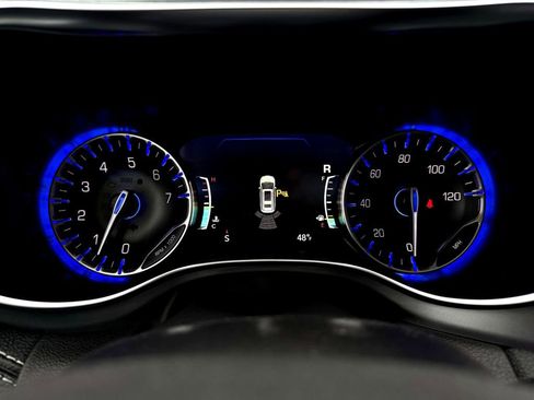 New 2026 Chrysler Pacifica Limited w/ Uconnect Theater Family Group image 27