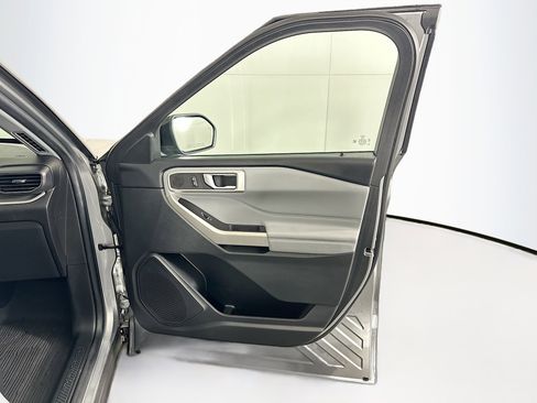 Used 2022 Ford Explorer XLT w/ Equipment Group 202A image 33