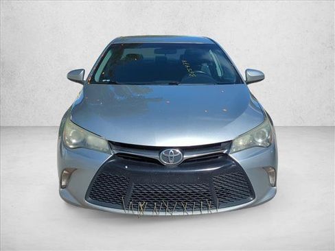 Used 2016 Toyota Camry SE image 3