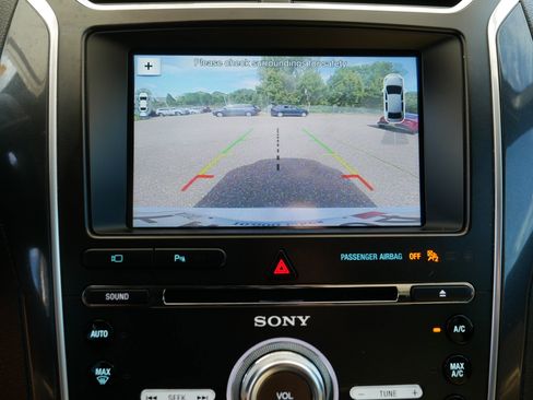 Used 2017 Ford Explorer Limited w/ Class II Trailer Tow Package AWD/4WD image 27