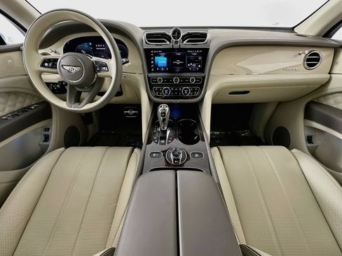 Certified 2023 Bentley Bentayga AWD/4WD image 4