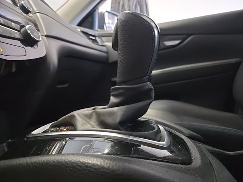 Used 2017 Nissan Rogue SV AWD/4WD image 27