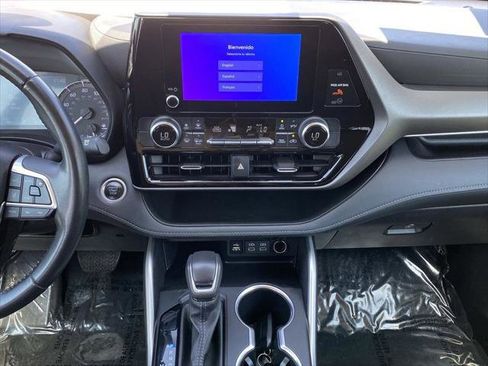 Certified 2024 Toyota Highlander LE FWD image 30