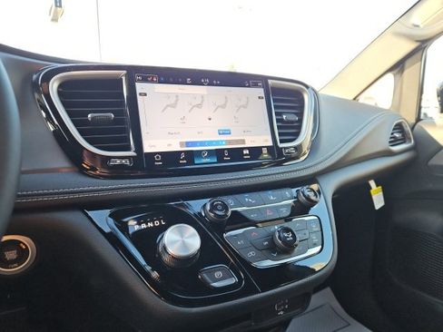 New 2026 Chrysler Pacifica Select image 42