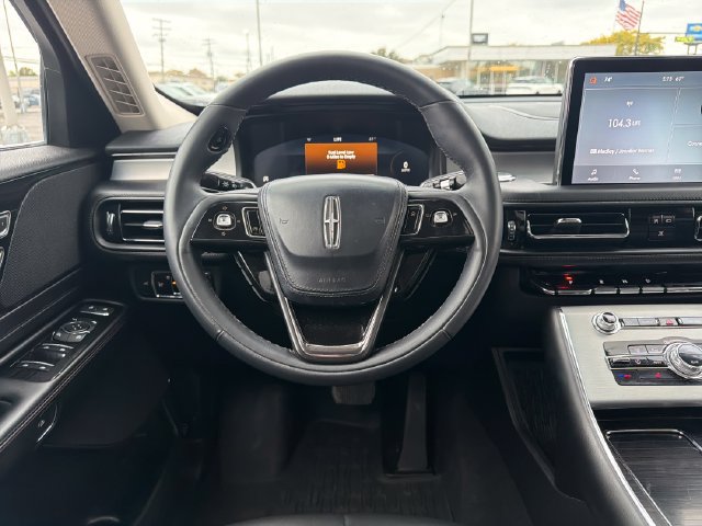 Used 2024 Lincoln Aviator AWD image 16