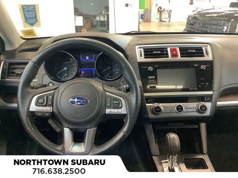 Used 2017 Subaru Outback 2.5i Limited AWD/4WD image 6
