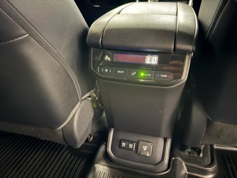 Used 2021 Toyota Highlander Limited AWD/4WD image 21