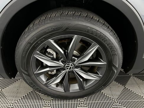 Used 2022 Volkswagen Tiguan SE image 11