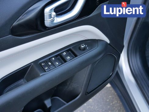 Used 2022 Jeep Compass Limited image 14