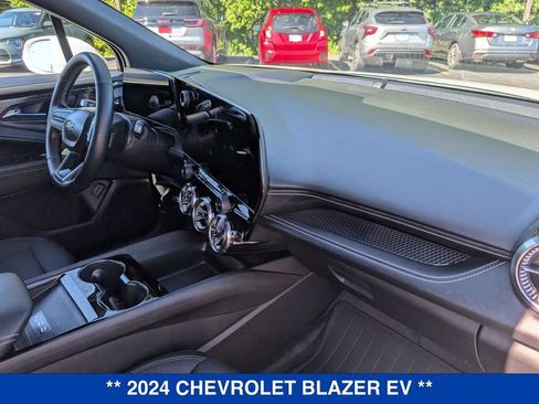 Used 2024 Chevrolet Blazer EV LT AWD/4WD image 32