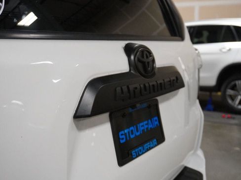 Used 2016 Toyota 4Runner SR5 Premium AWD/4WD image 5