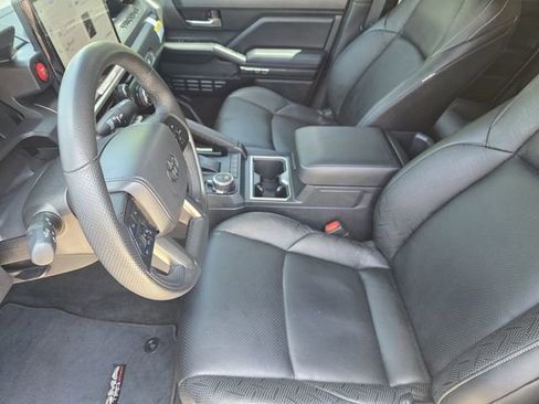 Used 2025 Toyota Tacoma TRD Sport AWD/4WD image 12