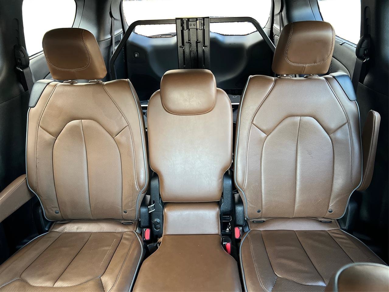 Used 2018 Chrysler Pacifica Limited FWD image 25
